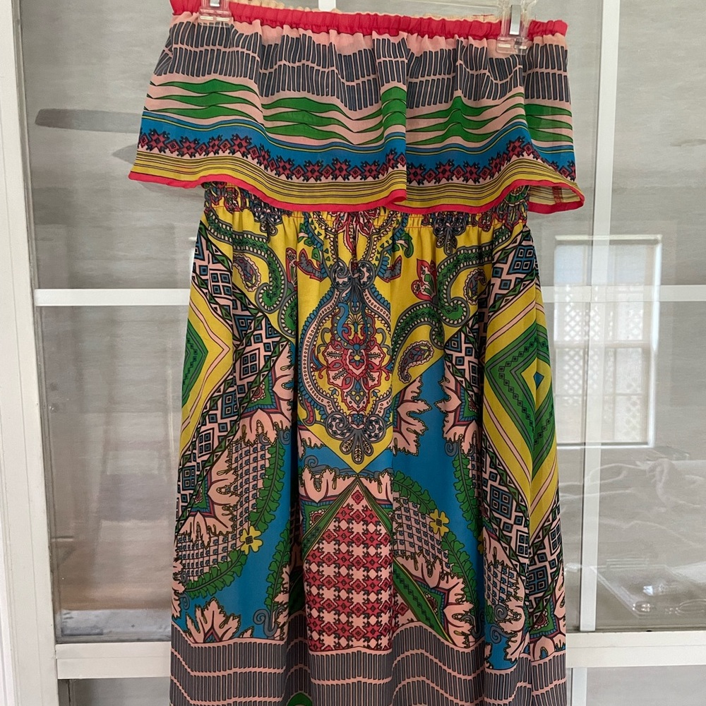 Strapless flowy dress